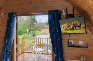Lakeside Nest - Short Stays UK - 1