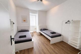 Frankfurt Messe 7min- 3 Zimmer Küche Bad Parkplatz 6 Betten - 9