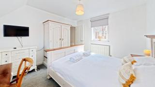Anchor Cottage - Part of the The Bay Filey Holiday Village with pool, gym and direct beach access, pub, restaurant, tennis and meadows walks - Filey - 1