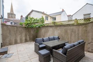 Luxury Tenby Old Town Retreat just 1-minute to Beach with Parking - 8