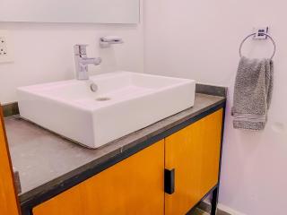 Spacious modern and centrally located - 7