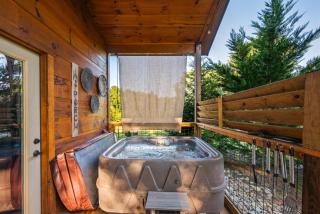 Smoky Mountain Cabin Hot Tub, BBQ & Fire Pit - 0
