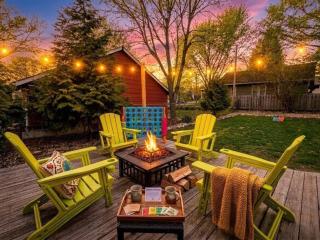 HeartOfRockfrd/NEXPlayground/IndoorHotTub/GameRoom - 7