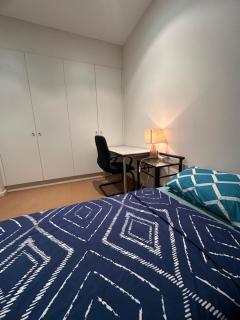 Humble bedroom free street parking & wifi - 9