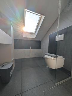 Spacious Condo w Terrace - 1