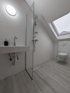 Spacious Condo w Terrace - 0