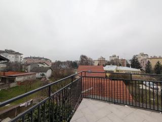 Spacious Condo w Terrace - 9