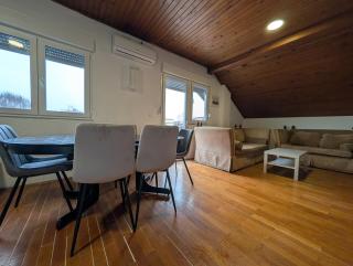 Spacious Condo w Terrace - 3