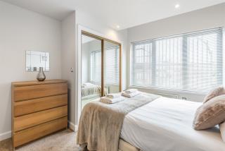 2 bed 2 bath centralApartment free Parking nearby - 4