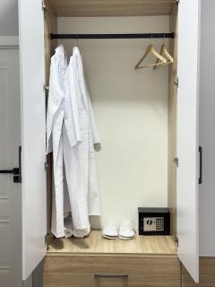 Modern Minimalist Apartment Near Old City - 7