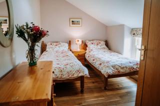 Spacious Farmhouse Retreat with Hot Tub, sleeps 12 - 2