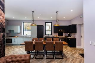 BOOTique House - Luxury Group Accommodation for 12 - 2
