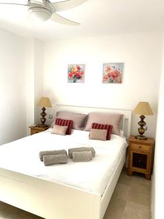 Beachfront 3 Bed Apt San Luis De Sabinillas - 7