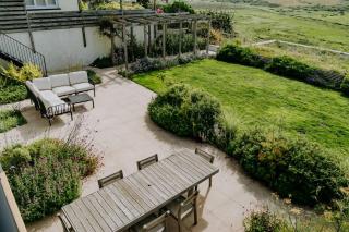 Ponderosa 5-Bed Coastal Retreat with Studio, Sauna & Sea Views - 7