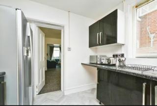 Spacious 3-Bedroom Durham Retreat, Feel at Home, Sleeps 5, Free Parking, WiFi - 1