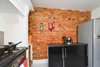 Stylish 3-Bedroom Durham Retreat, Feel at Home, Sleeps 5, Free Parking, WiFi - 2
