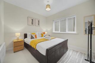 Central City 2BR Apartment with Garden & Parking - 0