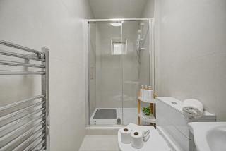Central City 2BR Apartment with Garden & Parking - 1