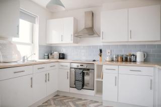 Barry Island Beachfront Apartment - Stunning Bay Views and Private Parking - 5