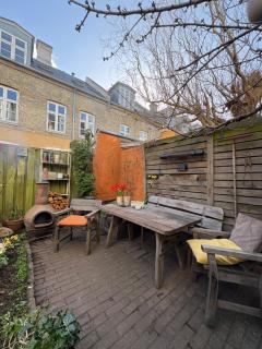 Cozy City Center Chambers with Kitchen and Garden - 2