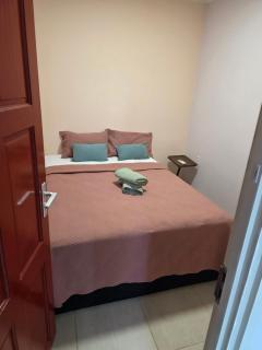 Modern 2BR Apt with Kitchen FAST WIFI AC in North Paramaribo - 5