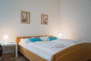 Central & Lovely Private Rooms in 3BR Shared Apt, with smart TV & WiFi - 9