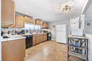 House 3BR 1.5 BATH/Sleeps8/ GameRm/DogFrdly/BBQ - 2