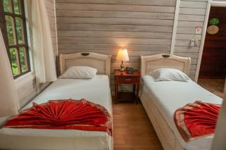 Vintage Treehouse Hideaway - 0