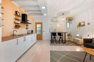 Málaga 2BR Apartment Near City Center with Patio - 7