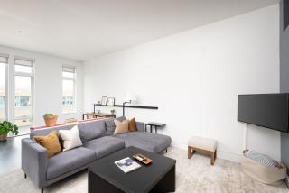 Modern Luxury 1BR Apt with Rooftop, Gym, and Parking - 6