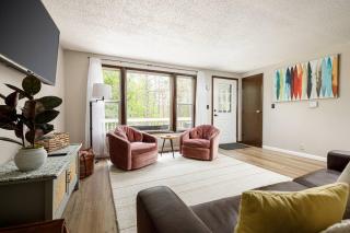 Cozy 3BR Grill Yard Games Walk to Downtown Lake MI - 3
