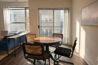 Upscale Apartment Near Lake Michigan - Sleeps 6-7 - 6