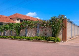Serengeti Apartments near Speke Resort with Housekeeping, Netflix, Wi-Fi, Airport Proximity - 6