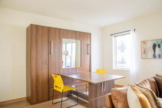 Modern Walker's Point Studio with Gym and Balcony - 7