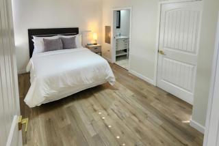 Modern One Bedroom Apartment with Gym - 5