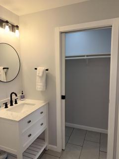 Modern One Bedroom Apartment with Gym - 2