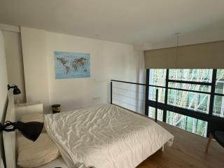 Spacious Loft with Terrace - 15min train airport - 5