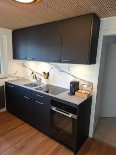 Sunny Balcony Home, Parkplatz inklusive - 5