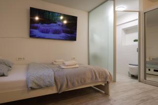 Cozy Ground Floor Condo - 1