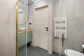 Central 4BR Apartment - Sleeps 12 - Luxury Stay - 3