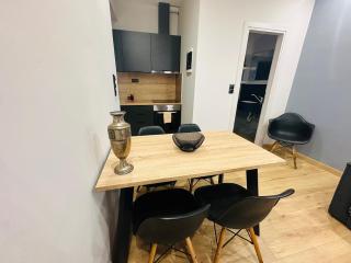 Brown Balcony Suite No 1, Piraeus Port - 3