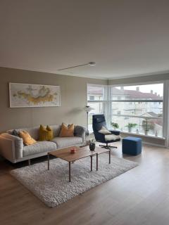 2 minute walk from ONS exhibiton area - 0