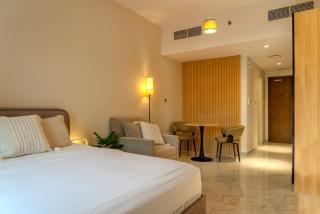 Stylish Stay Near Airport & Yas Island - 3