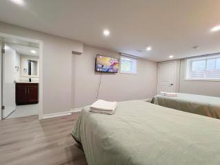 Cozy & Modern Ensuite Basement Rooms - Steps to Subway & Downsview Rogers Stadium - 5