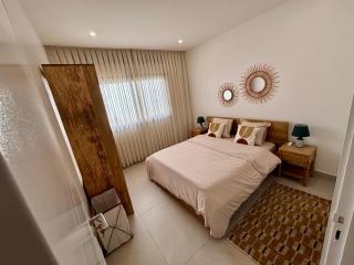 Almadies Serenity- Piscine, Gym, Rooftop avec Ocean View - 3 chambres, 3 salles de bain, Luxe & Calme - 5