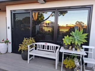 Guest Suite, Private Entrance, Bathroom, Garden, No Overlap with Host - 3