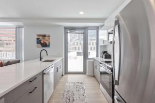 Modern Apt Near Kendall Square & Restaurants - 1
