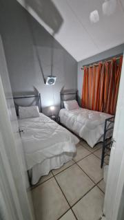 85 Pendleberry Grove Holidays Bela Bela - 3