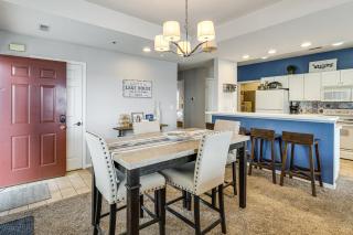 Pool Access! Lake Ozark Getaway w/ Balcony - 7