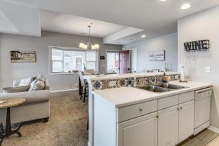 Pool Access! Lake Ozark Getaway w/ Balcony - 3